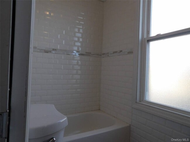 Building Photo - 170 N Wellwood Ave