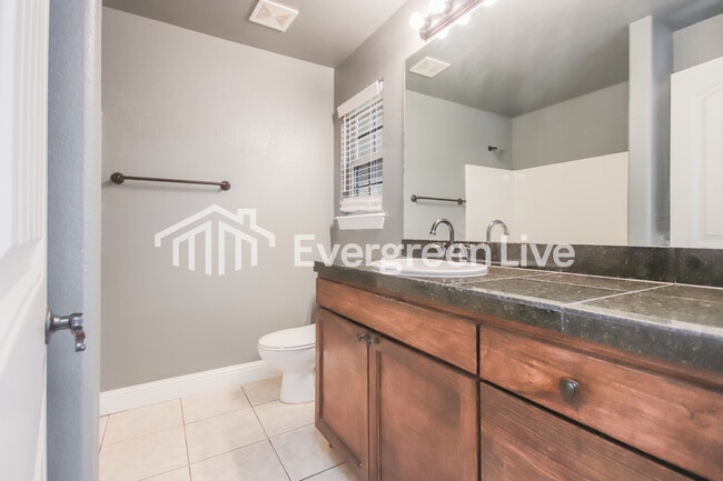 Building Photo - 409 E McCann Rd