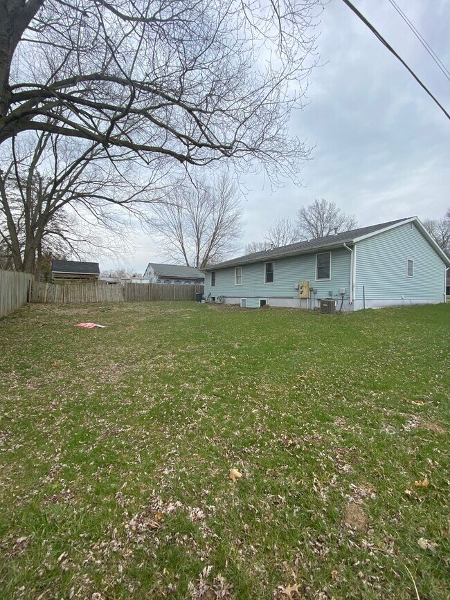 Building Photo - 1007 Zollinger Rd