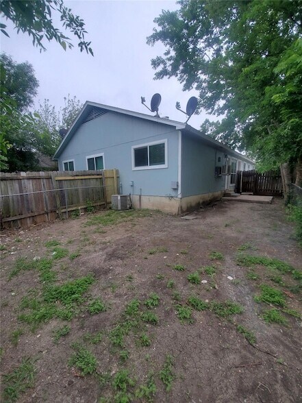 Building Photo - 6909 Hyland Cir