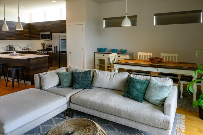 Building Photo - 4618 Nichols St