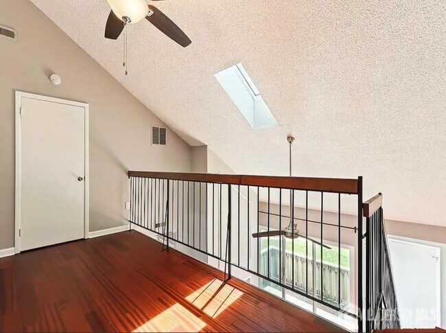 Building Photo - 1010 Aspen Dr