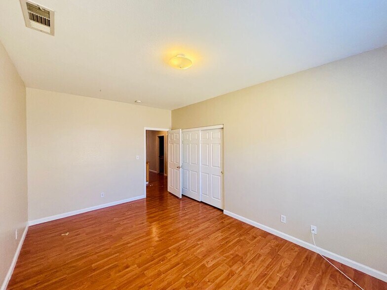 Building Photo - 42309 Portland Ln
