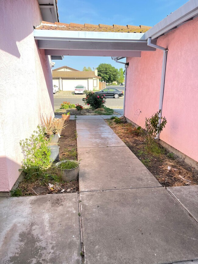 Building Photo - 2582 Gareth Cir