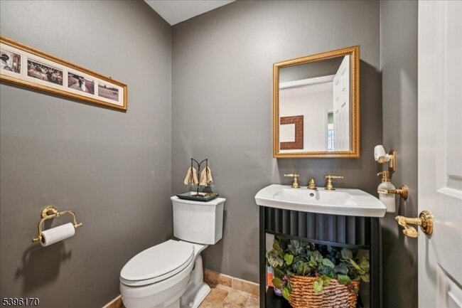 Building Photo - 545 Johnston Dr