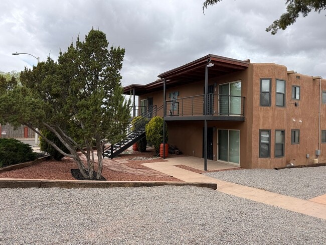Building Photo - 1307 Rufina Ln