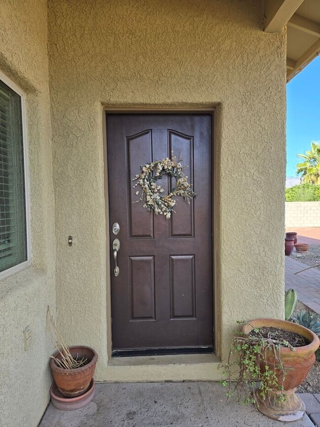 Building Photo - Spacious East Side Oasis – 4 Bed, 2 Bath Home with Premium Upgrades!