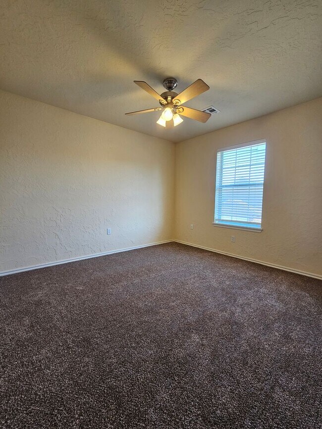 Building Photo - 867 Rambling Oaks Dr