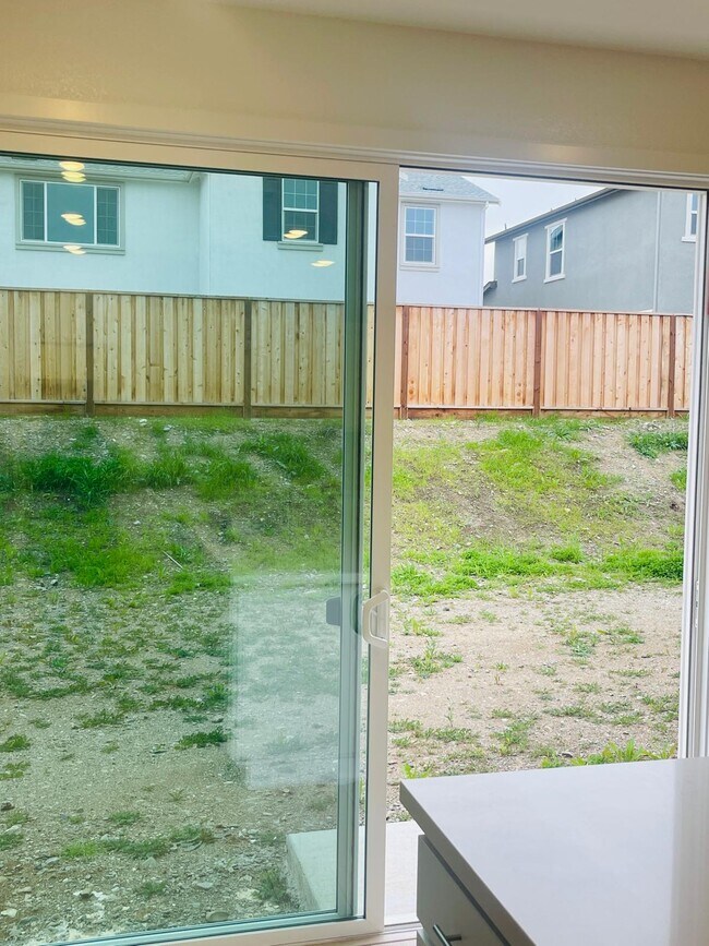 Building Photo - 2710 Old Larks Ln