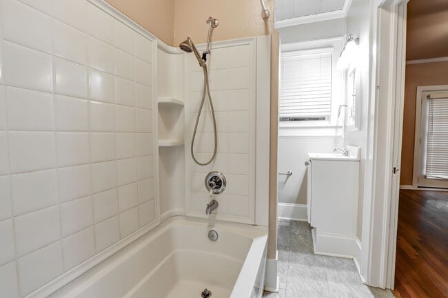 Building Photo - Two Bedroom One Bathroom Home In Texarkana, AR