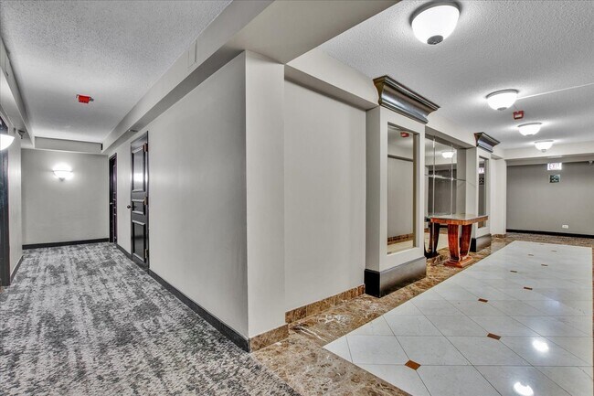 Building Photo - 10 E Ontario St
