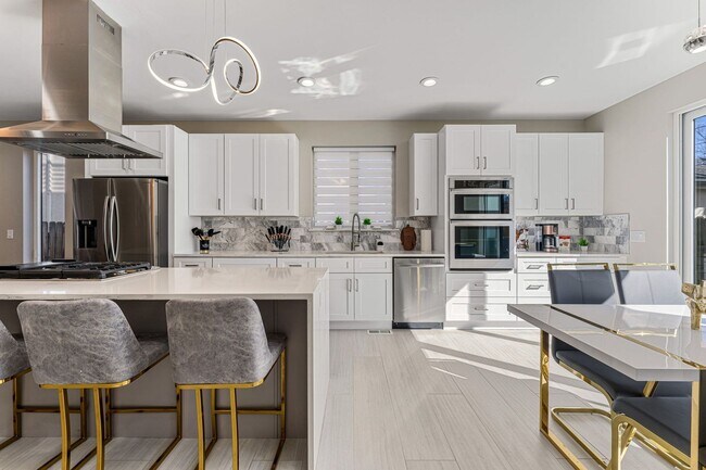Building Photo - 5 Bed, 5 Bath home in South Park Hill