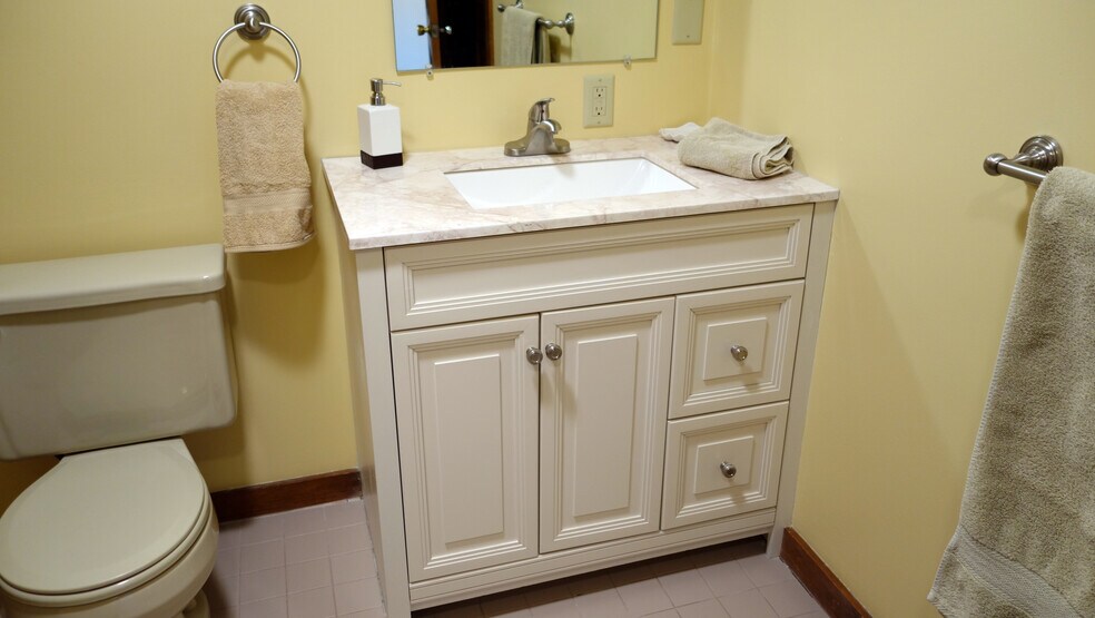 Building Photo - 33 River Front Dr