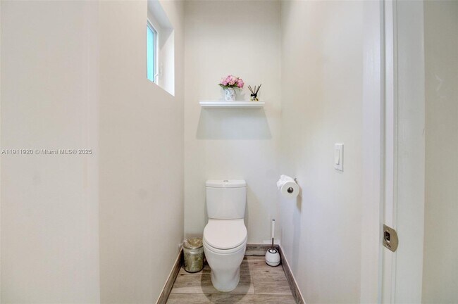 Building Photo - 6900 SW 104th St