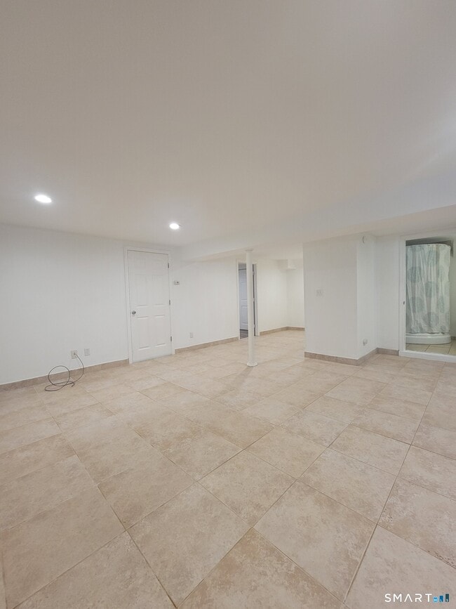 Building Photo - 63 Boyer St