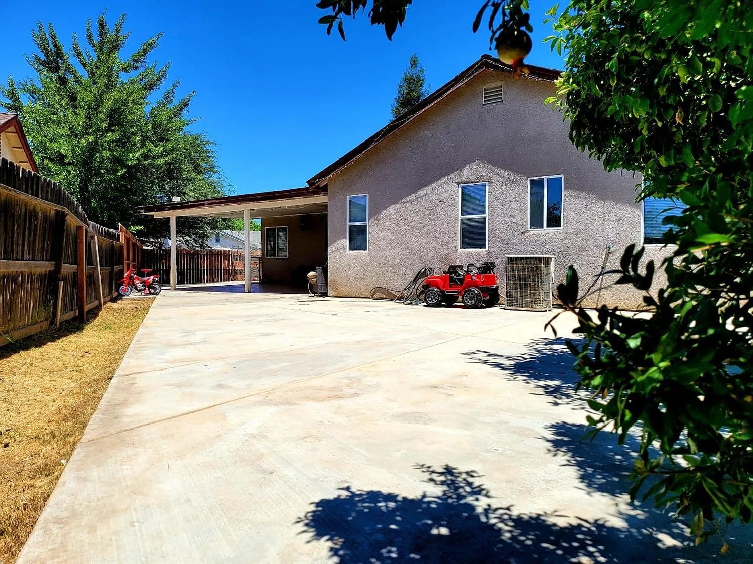 Building Photo - 6269 W San Carlos Ave