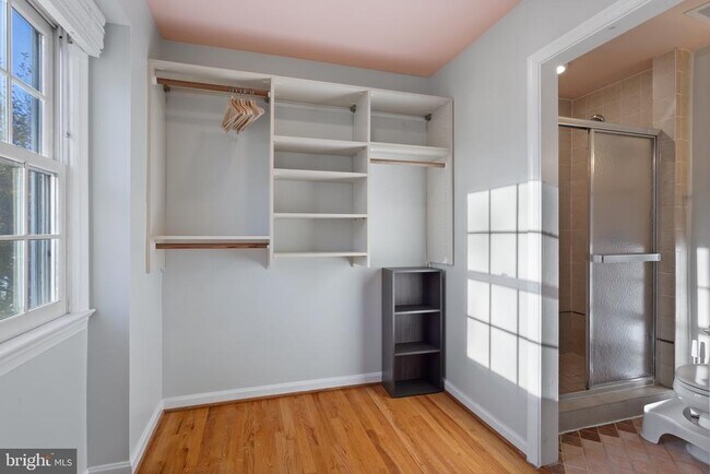 Building Photo - 6800 Melrose Dr