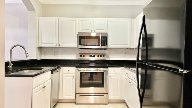 Building Photo - 1850 Cotillion Dr