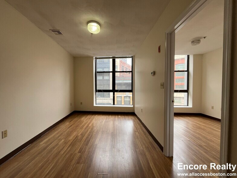 Building Photo - 11 Edinboro St