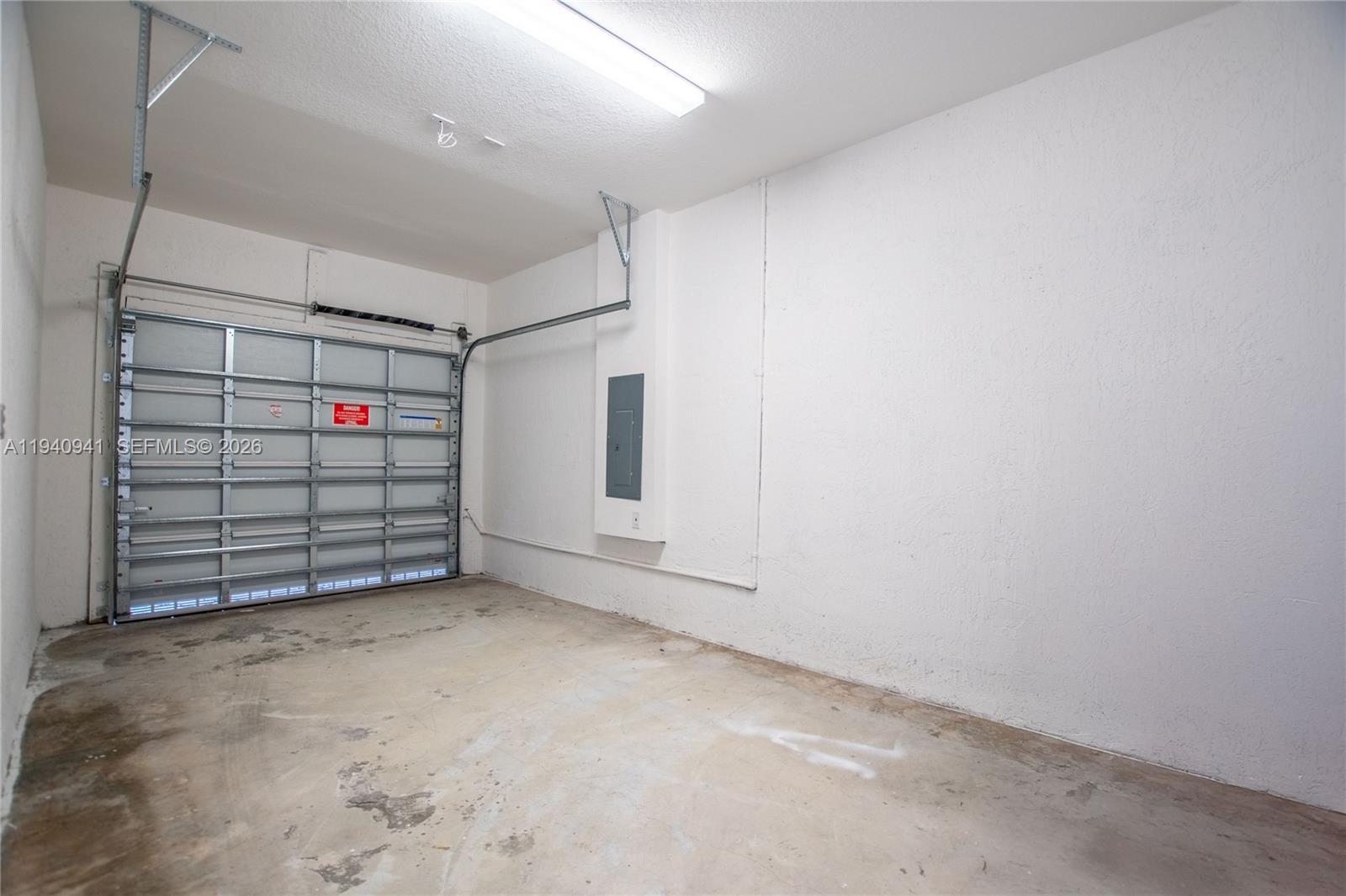 Building Photo - 1041 SE 27th Ter