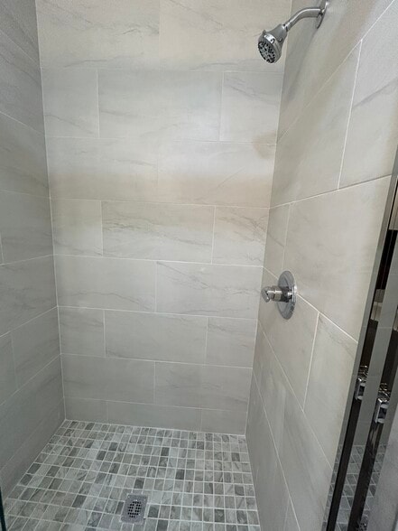 Master Bedroom Shower - 325 S Doheny Dr