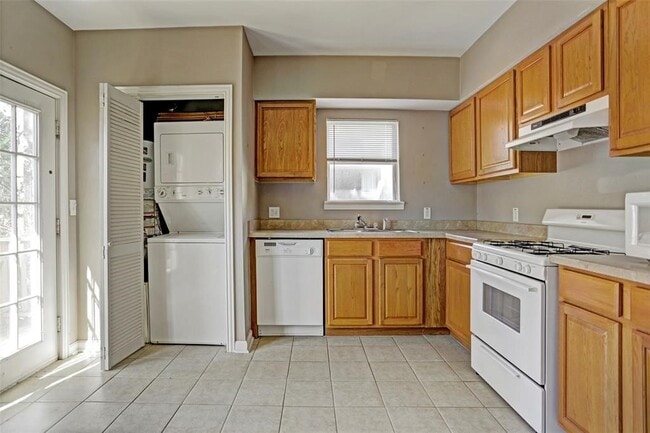 Building Photo - 2424 Brun St