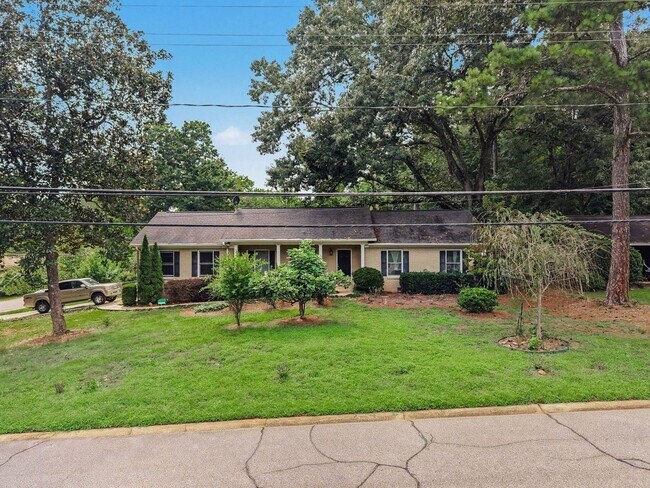 Building Photo - 290 University Cir