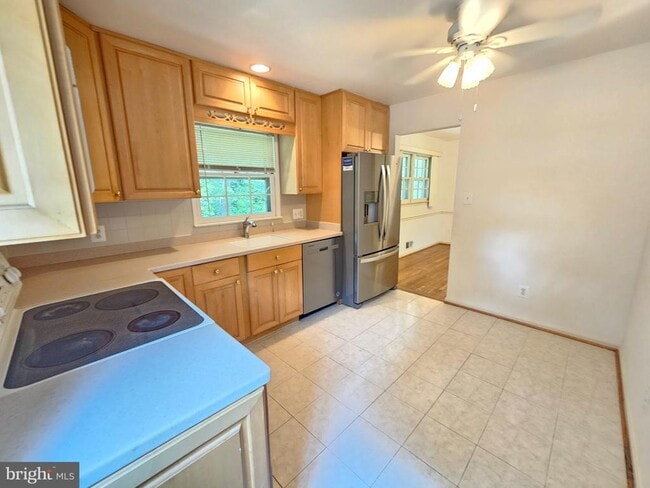 Building Photo - 5683 Ravenel Ln