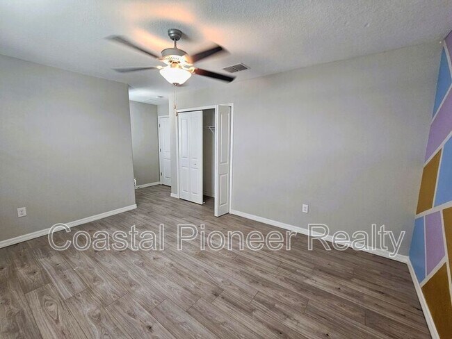 Building Photo - 6822 King Crk Dr