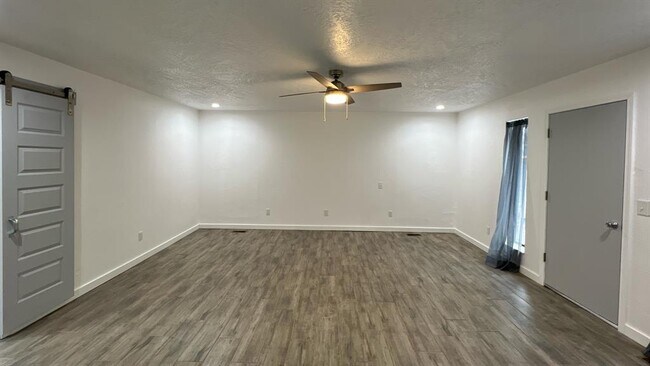 Building Photo - 12510 Maple Ridge Rd