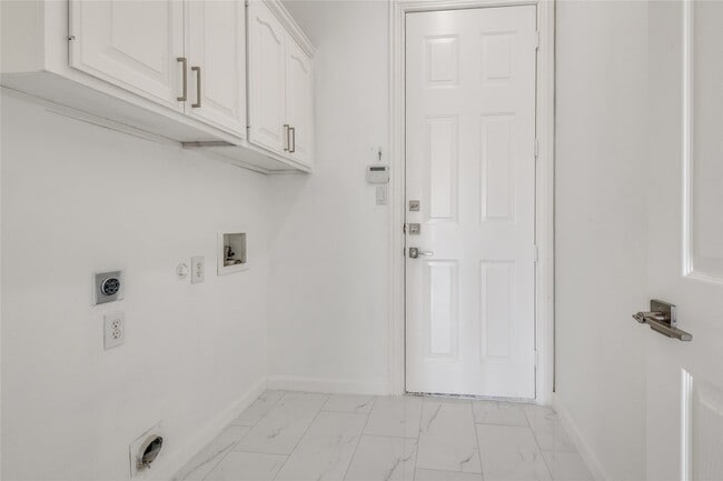 Building Photo - 7417 Marigold Dr