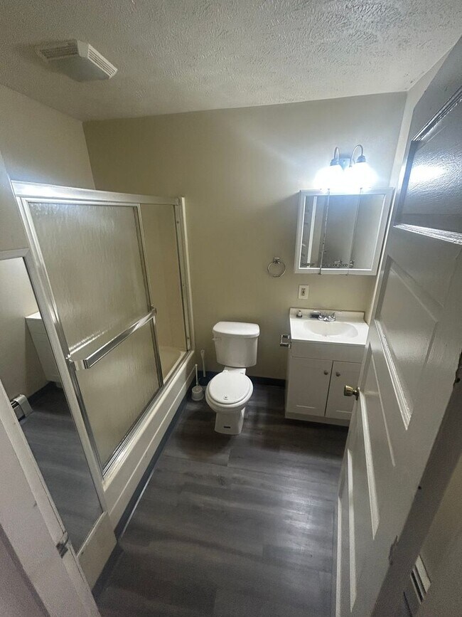 Building Photo - 44 Kendall Ave