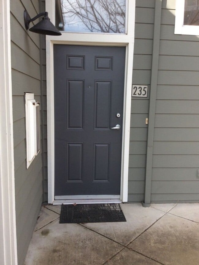 Building Photo - 3 Bedroom 2 bath in Wild Horse with garage