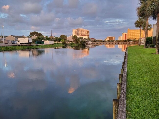 Building Photo - 900 Gulf Shore Dr