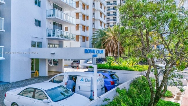 Building Photo - 2457 Collins Ave