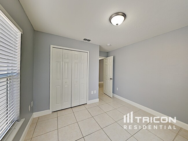 Building Photo - 871 Jarnac Dr