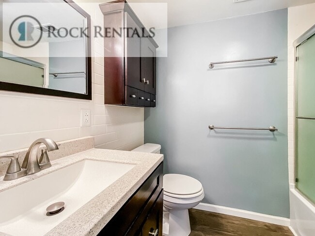 Building Photo - Cute 3 Bed 1 Bath Near Rice Park