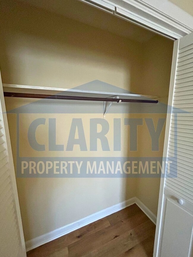 Building Photo - Three bedroom home w/ two bonus rooms!