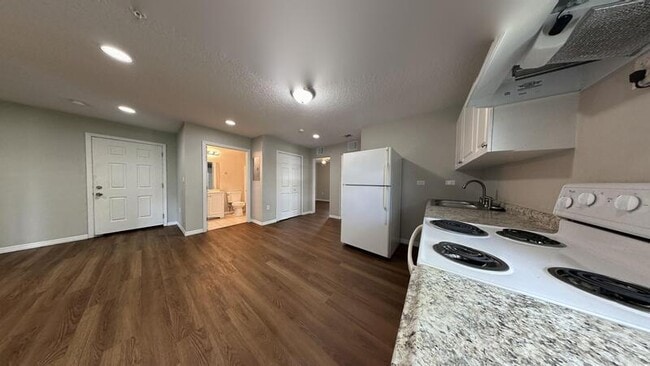 Building Photo - 425 F St