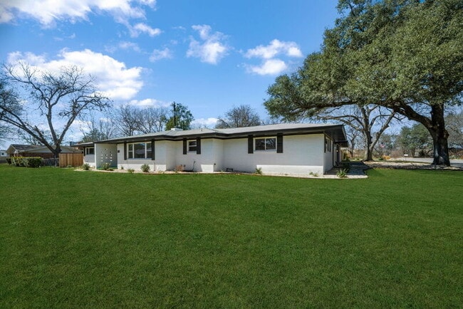 Building Photo - 192 Oriole Dr