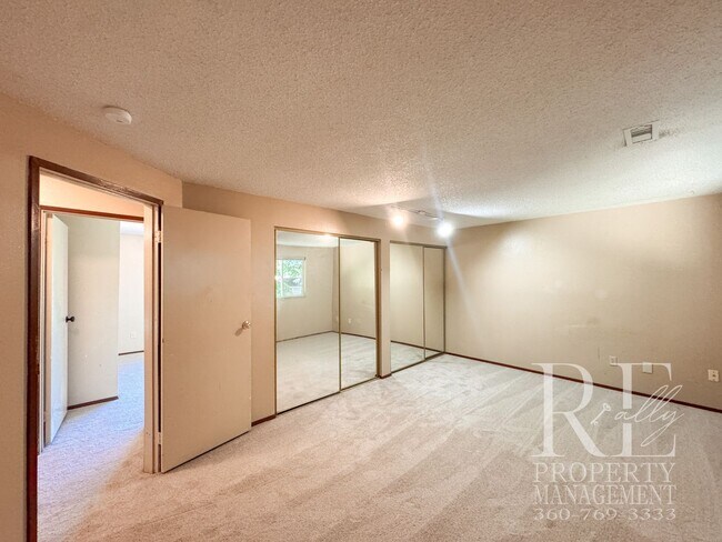 Building Photo - 7880 Oxbow Ave