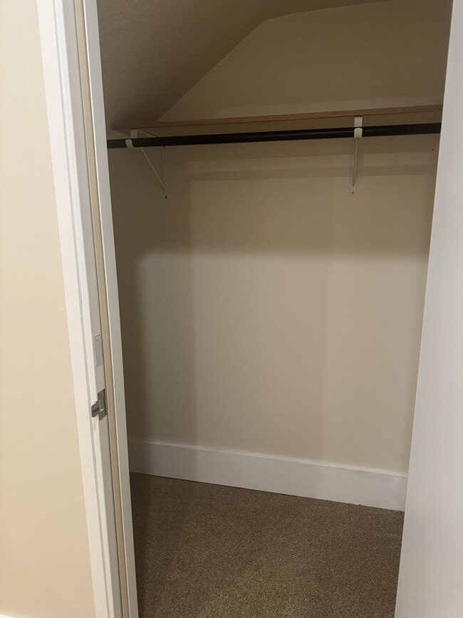 Building Photo - 4621 Locust Ln E