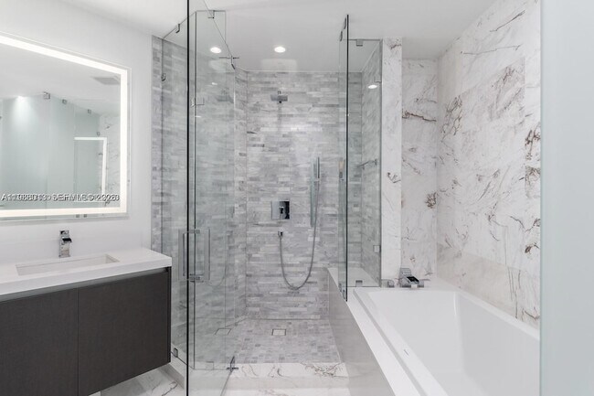 Building Photo - 851 NE 1st Ave