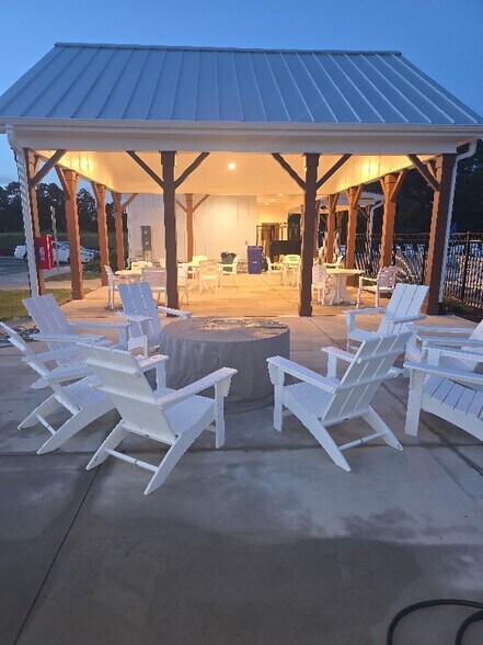 Building Photo - 408 Honeycutt Oaks Dr