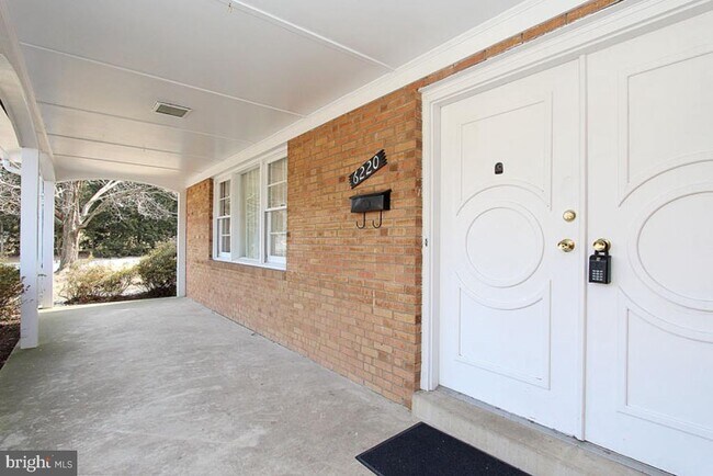 Building Photo - 6220 Robinwood Rd