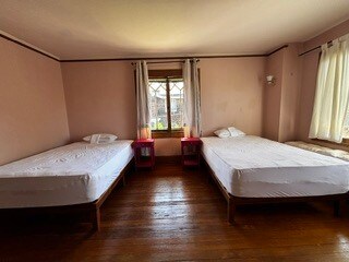 Large bedroom, two, new 14 inch mattresses on new wood stretcher bases +2 stands + USB llamps - 2615 Parker St