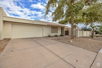 Building Photo - Lovely  South Scottsdale Charmer!
