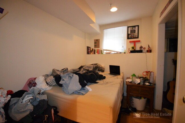 Apt 1 - 1803 Beacon St