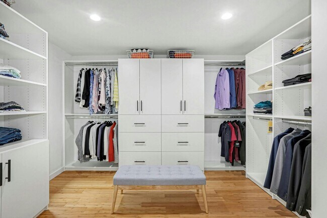 Building Photo - 5bd/2.5ba Bellevue Home