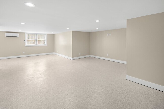 Building Photo - Beautiful Home - Excellent Kenilworth Location!